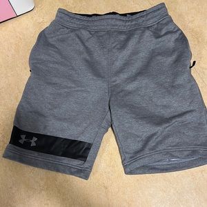 gray under armour shorts